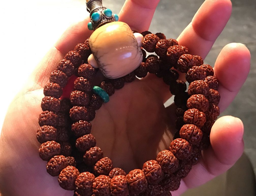 金刚菩提黑红色怎么回事,钢丝刷把金刚菩提刷黑了