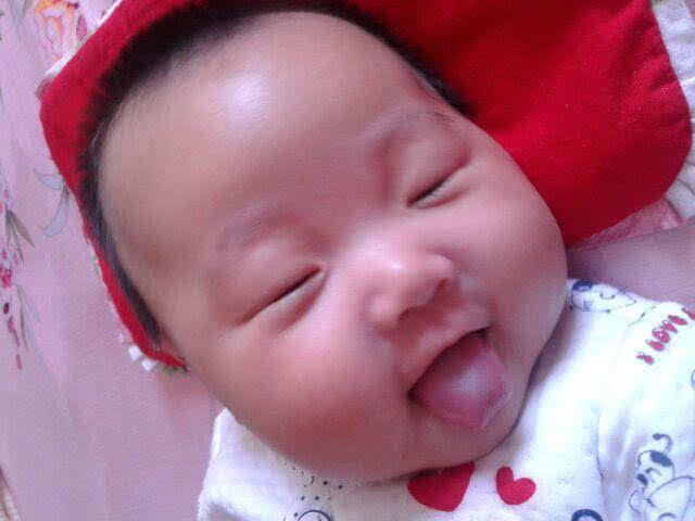 小孩经常有小动作挠脸挠头揉眼睛,宝宝总是挠头什么意思