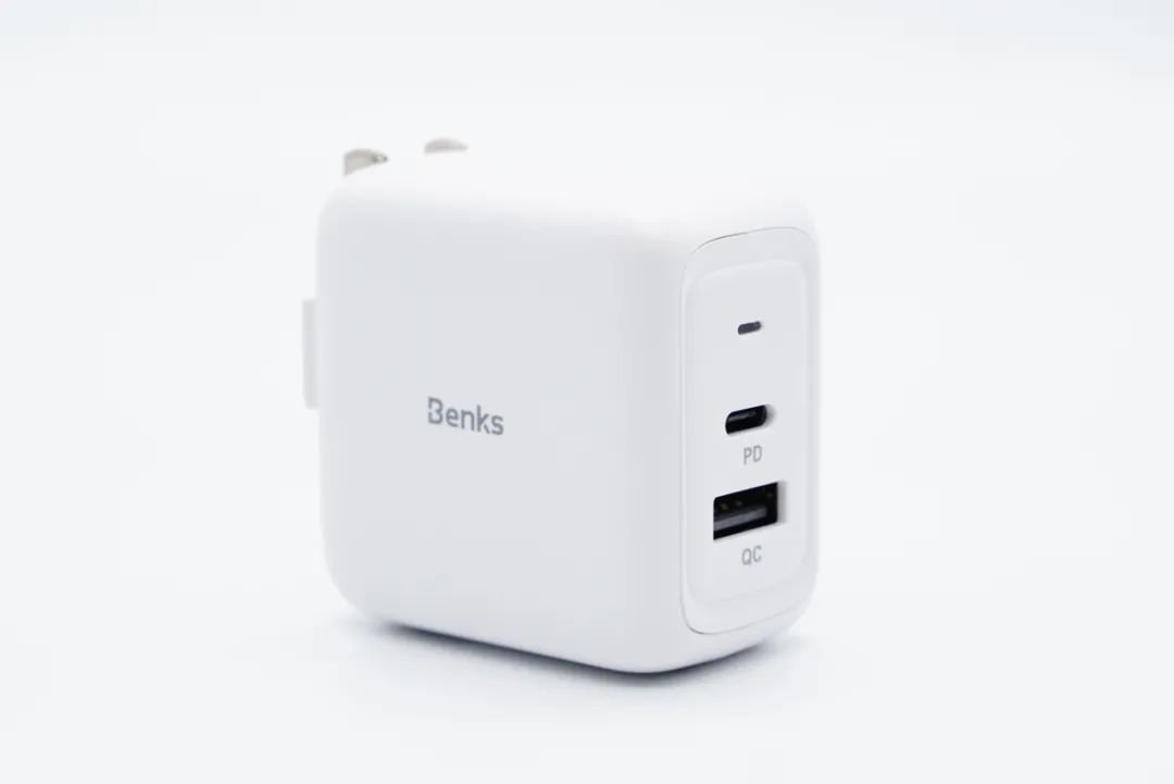 iphone13到底该不该买原装充电器,iphone13有没有充电器