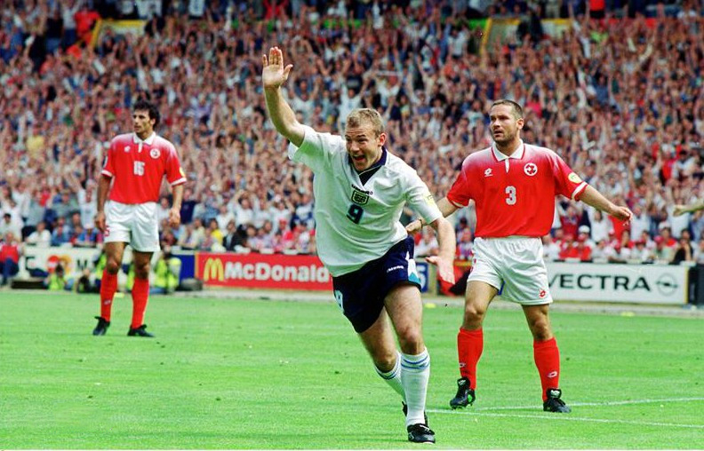 c罗和贝利谁进球最多,c罗梅西马拉多纳贝利进球对比图