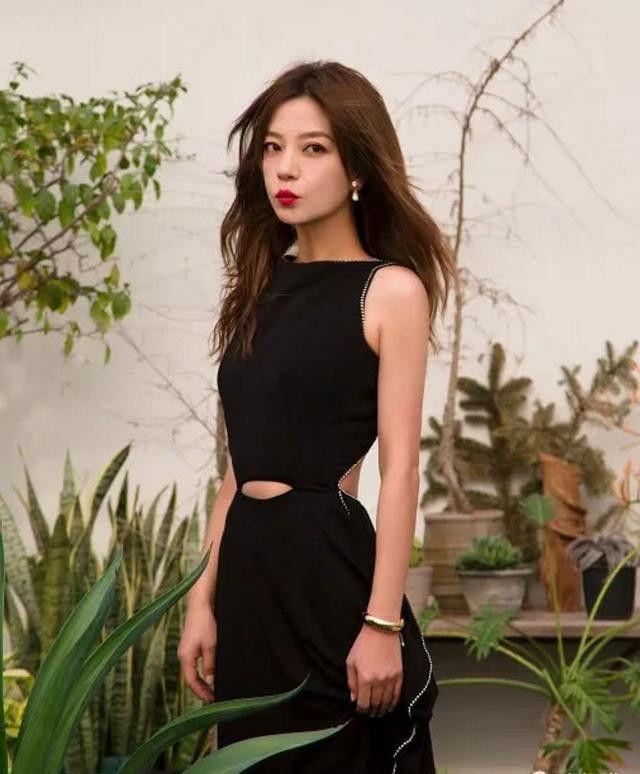 赵薇复古西装图,赵薇穿搭黑白西装