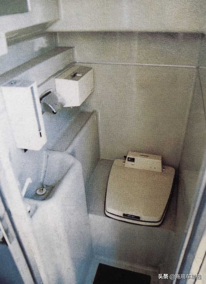 保有量稀少罕见的MAN18.310底盘上饶SR6120HK大客车