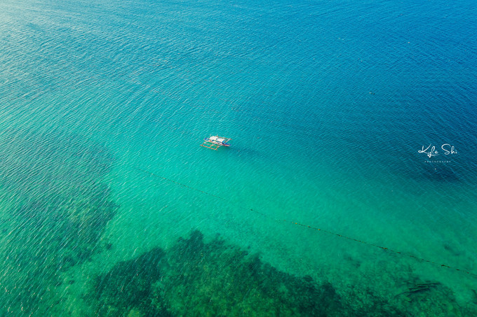 在海洋上与世隔绝的小岛,到大海里面就找一个小岛去生活