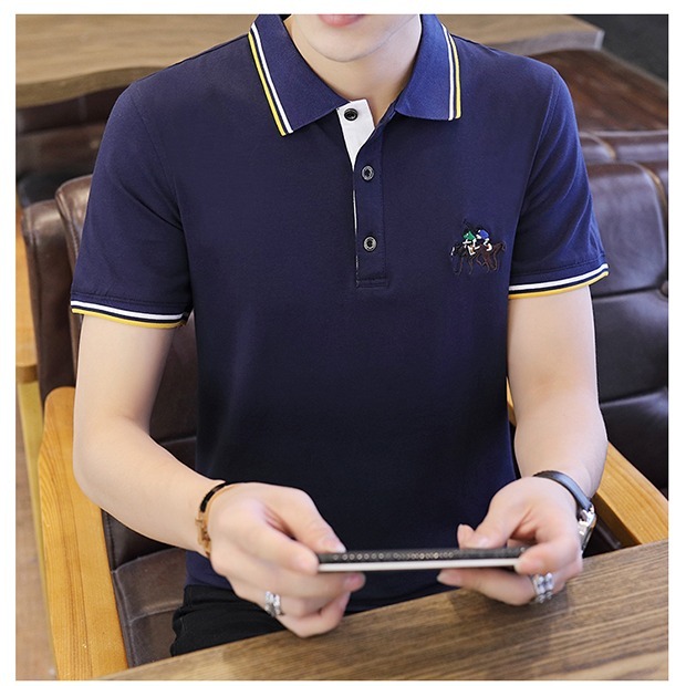 奔六的男人，夏天别穿圆领衫！试试这几款“三伏天装”，特显嫩