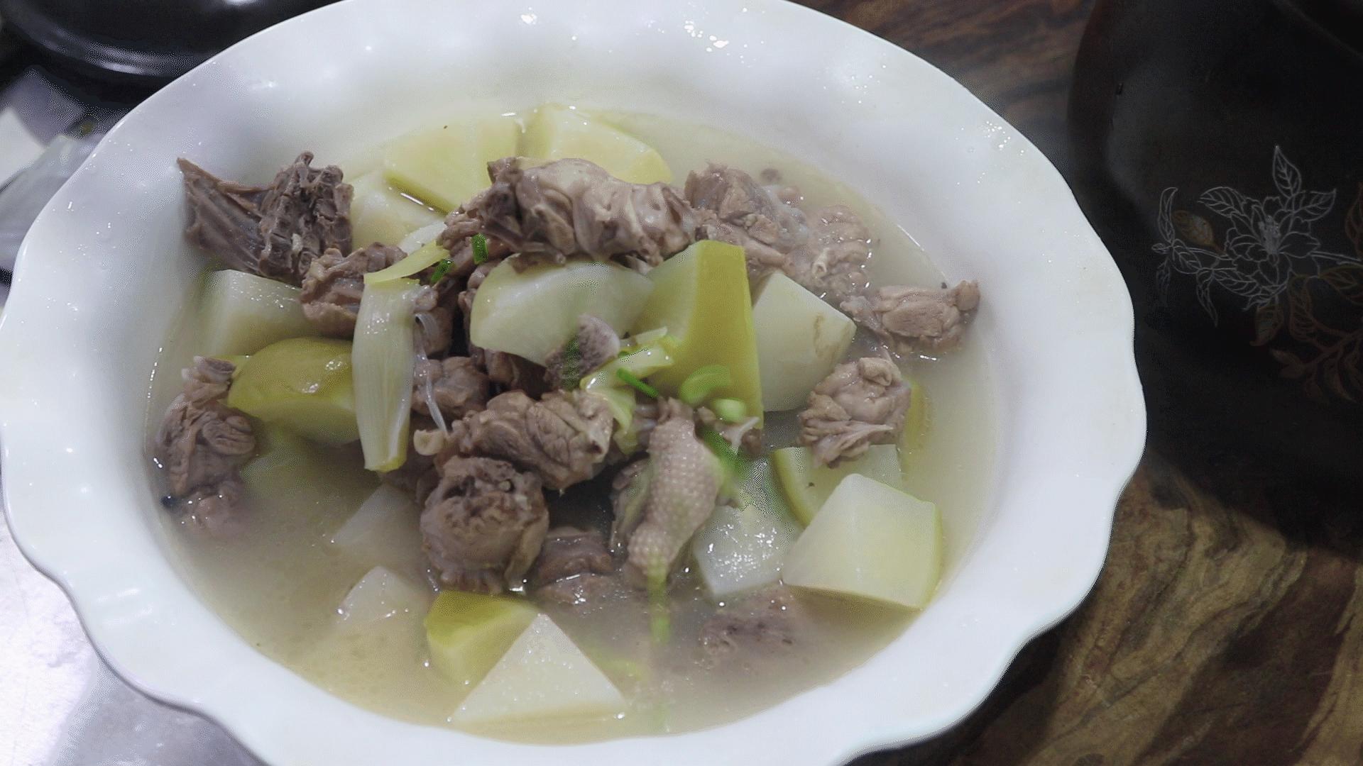 老鸭汤自己在家炖怎么才好吃,广东人夏天老鸭汤怎么炖好喝最好