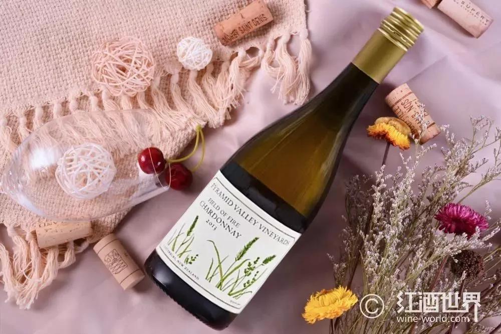 葡萄酒颜色褐色正常吗,干红葡萄酒颜色浅是低端酒吗