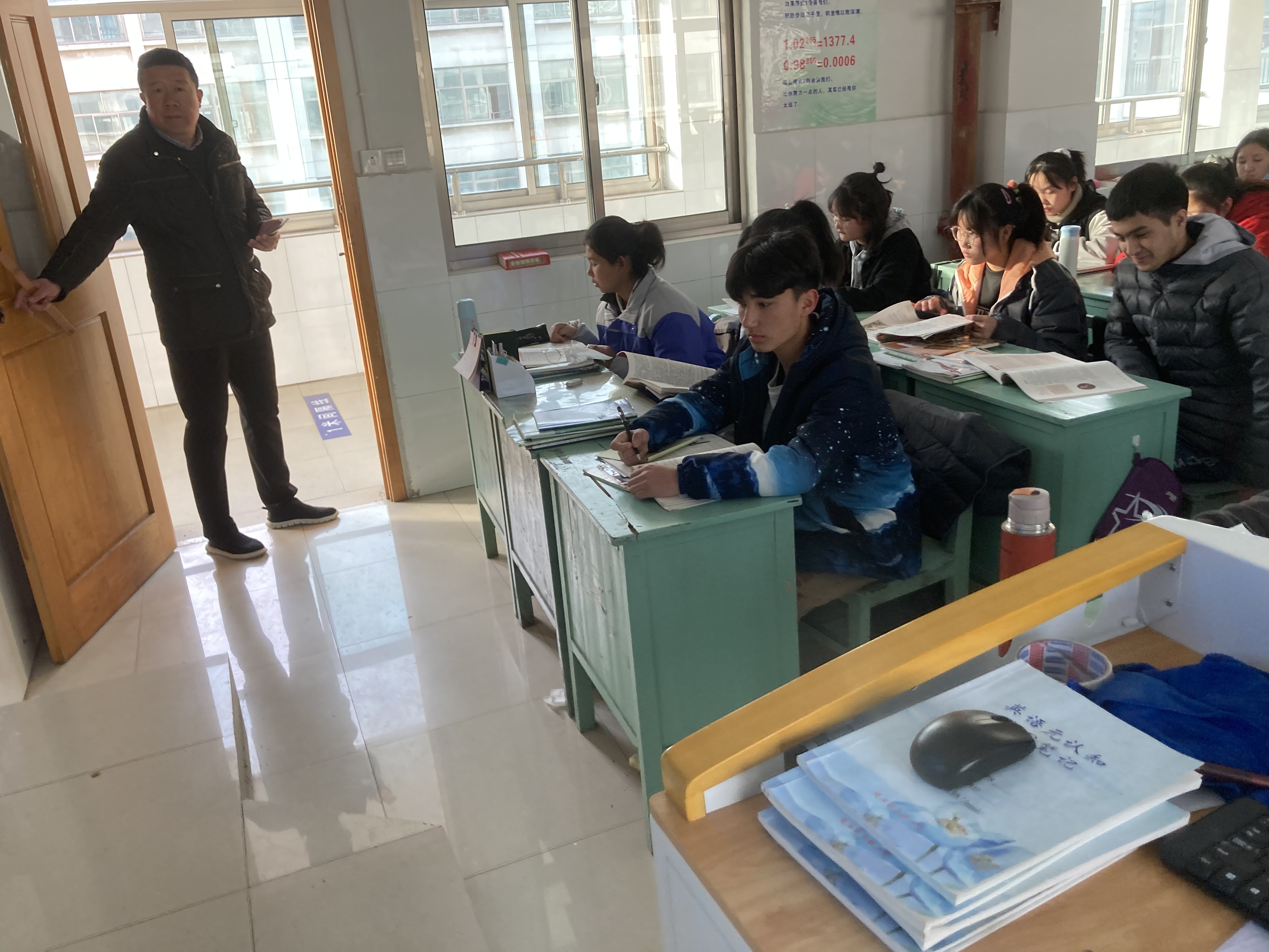 No.215,03-21课表安排头尾自习周日下午调座休息