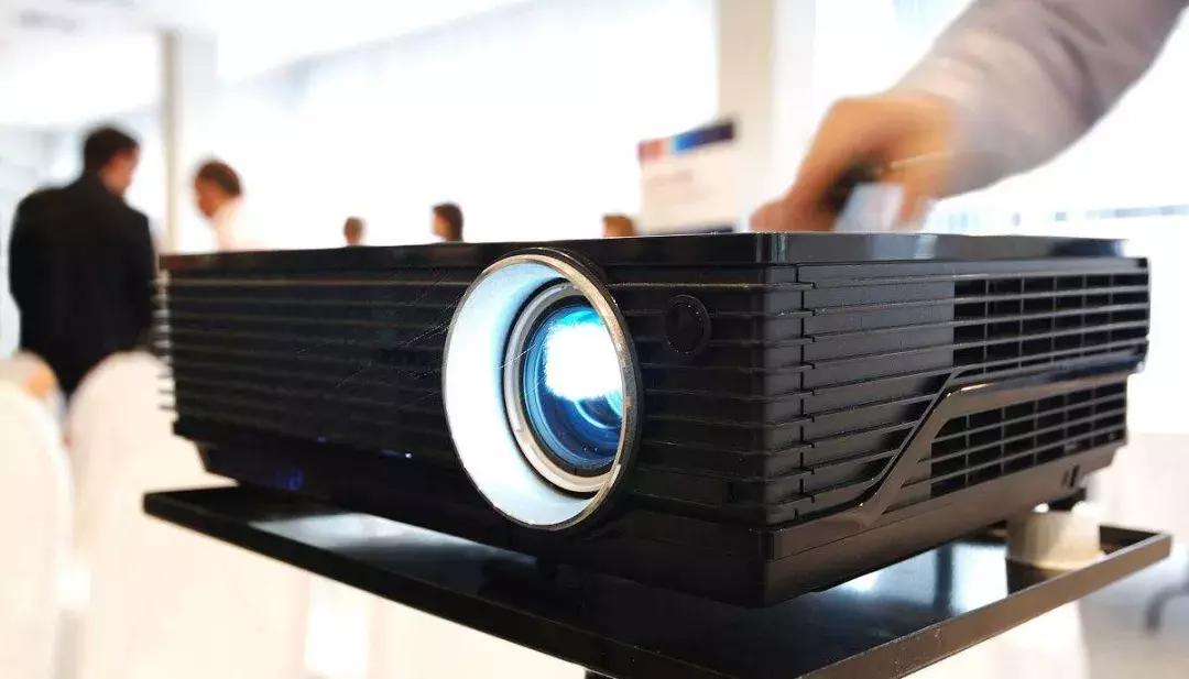 四十载砥砺奋进开启新征程,四十载春风化雨下一句