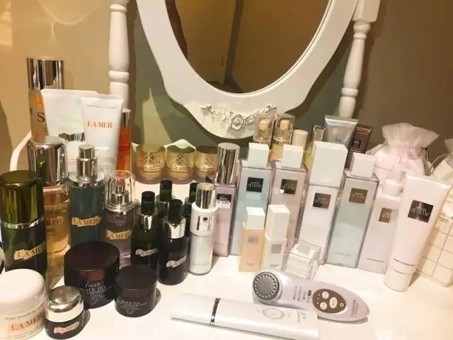 看完别人家的化妆台,可能买了假的化妆台