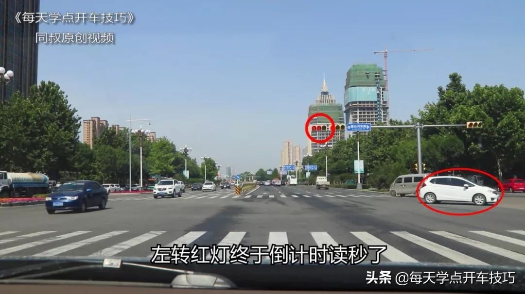 什么样右转路口容易闯红灯,交通标志在路口上怎么避免闯红灯