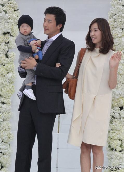 他是韩国娱乐圈著名的“媒婆”，年近50却没为自己寻一段好姻缘