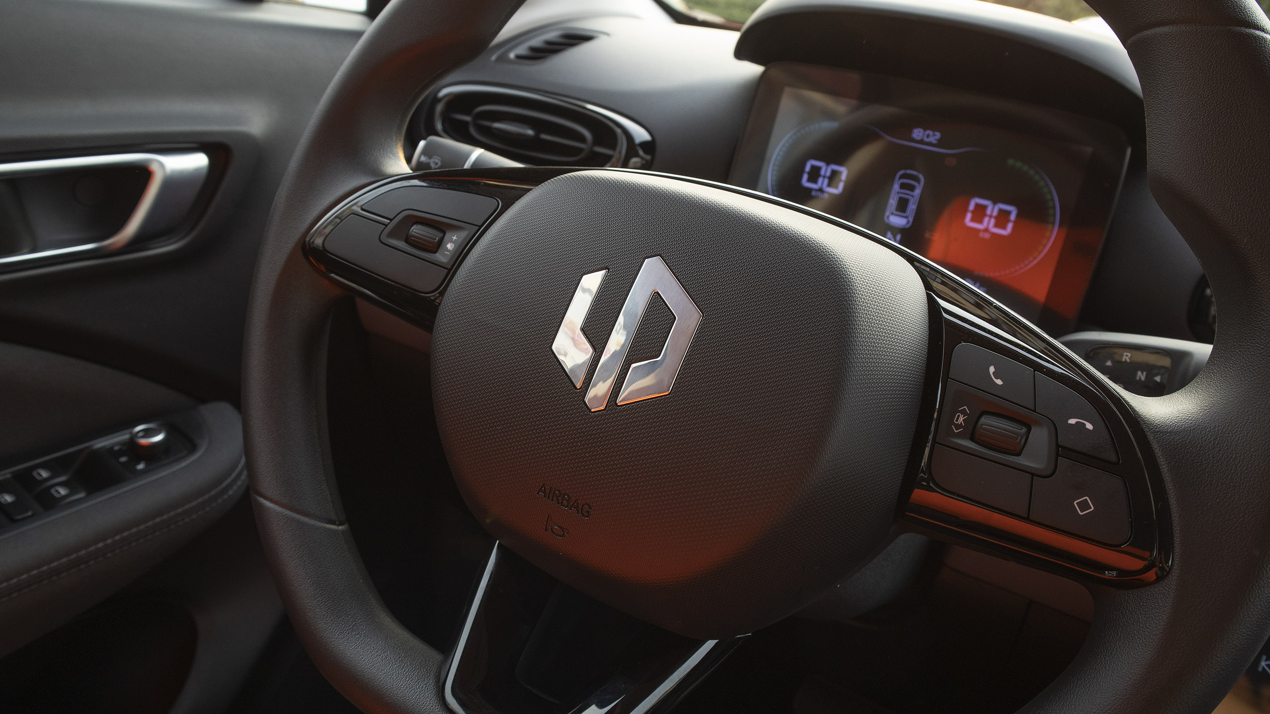 403公里续航,零跑t03310轻享版深度体验