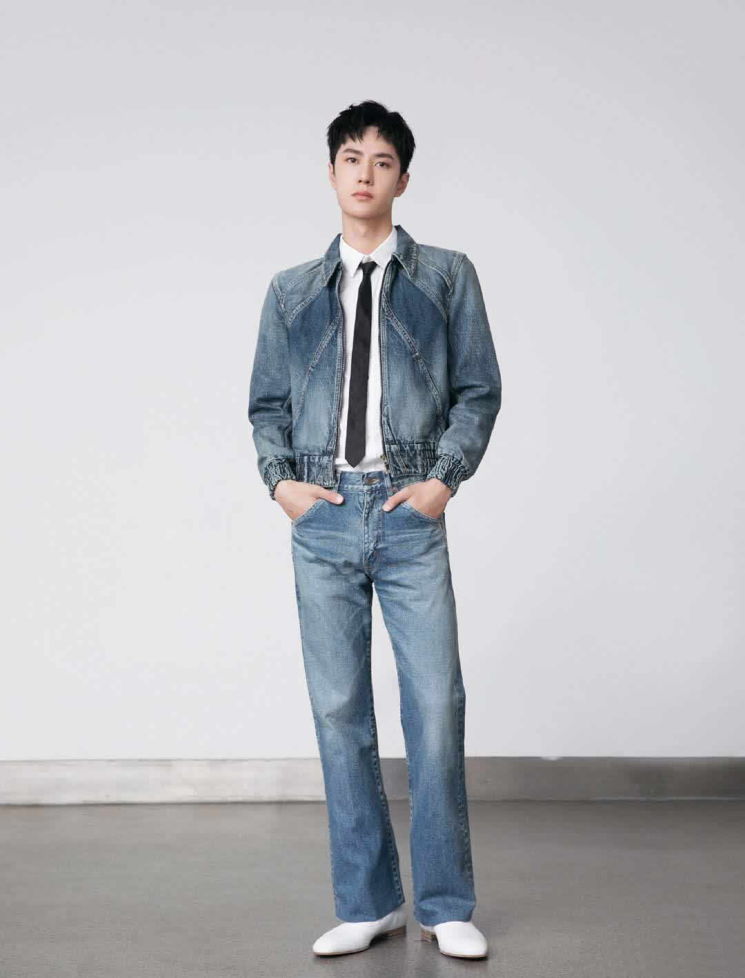 王一博短发造型街舞,王一博最新短发西装造型