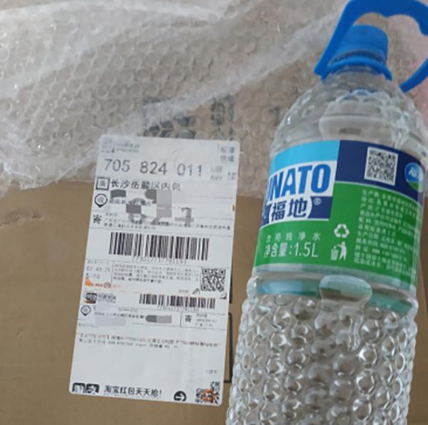 男子网购显卡收到矿泉水,网购显卡收砖头和矿泉水