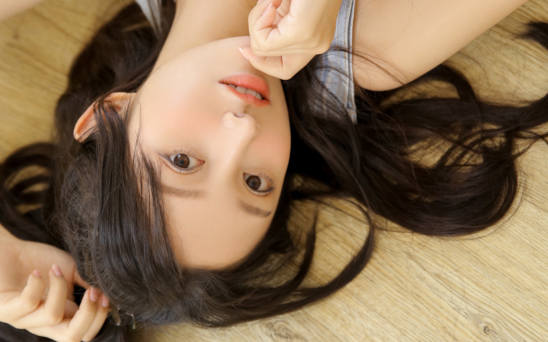 跟心仪女生每天聊天都有哪些话题,怎么聊天会让女生感受到爱意