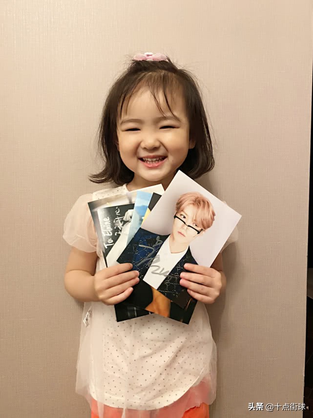 范志毅大女儿和二女儿同框,范志毅谈女儿在家中的地位