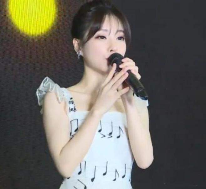 冯提莫mv高清视频,冯提莫惊艳清唱