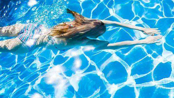 游泳后为什么会全身起皮疹、还发痒?