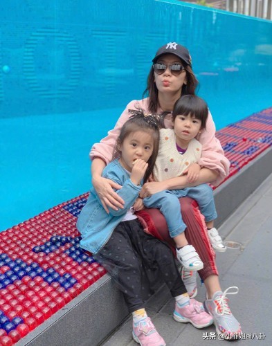 贾静雯思考咘咘波妞成家立业,贾静雯波妞萌照