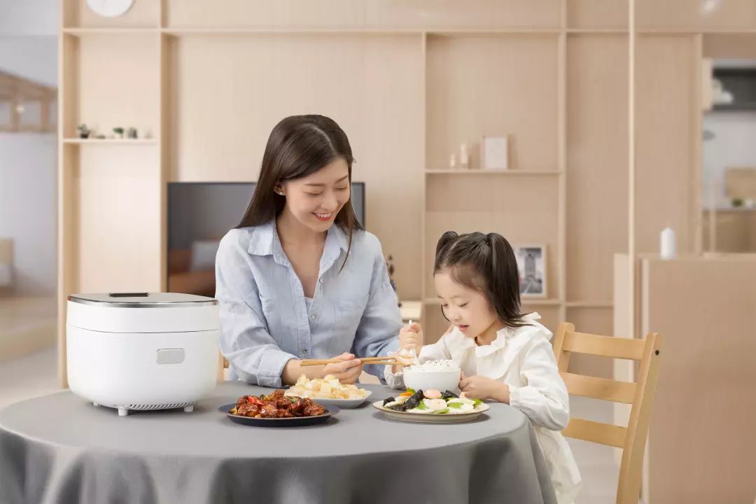 别再从日本背饭煲了！中国造的“铸铁电饭煲”，做饭媲美万元级