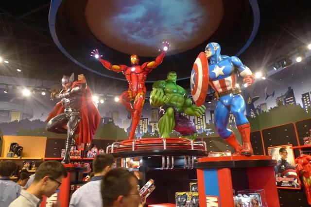 在迪士尼拍到的怪事,迪士尼董事长薪水是普通员工911倍