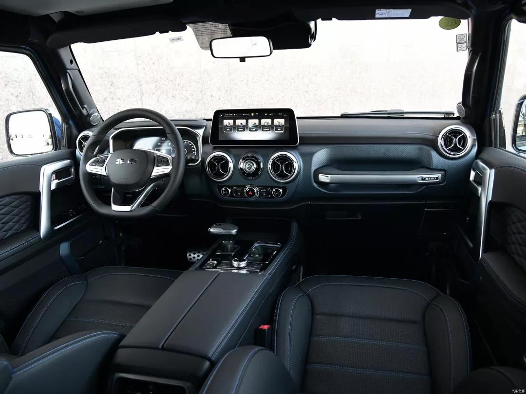 普拉多对比新bj40实车照片,开老款丰田普拉多2700视频