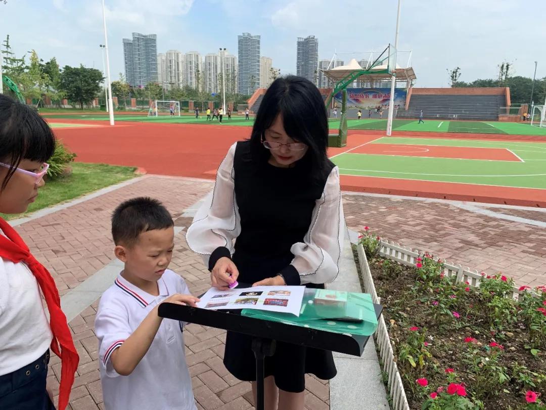 天府新区华阳小学：校园那么美，萌娃来打卡