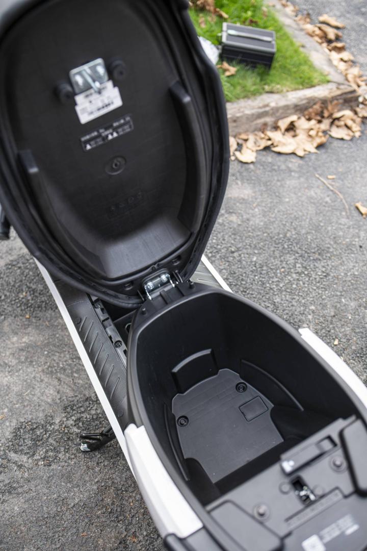 大灯炫酷有型,九号e100大灯效果