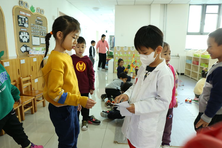 经开区亦庄中心幼儿园朵朵四班：“疫苗接种”角色游戏欢乐多