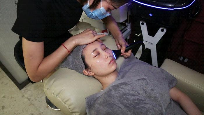 全能艺人符龙飞闪现BOOM!FRESH!与40+百万级红人定义美妆新空间