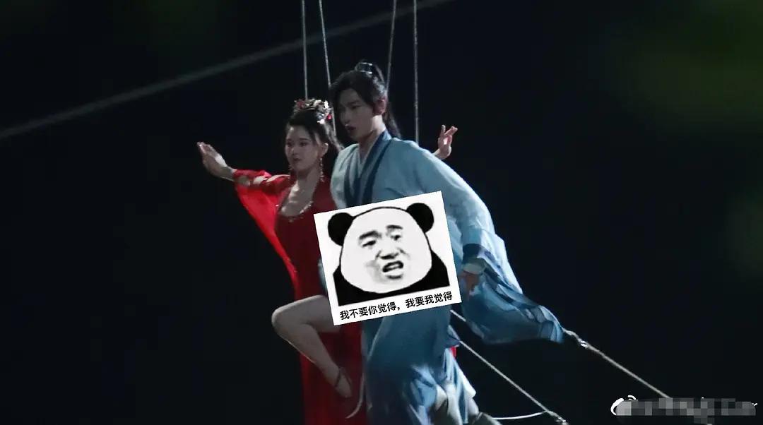 赵露思雷人造型,赵露思综艺红裙公主切造型