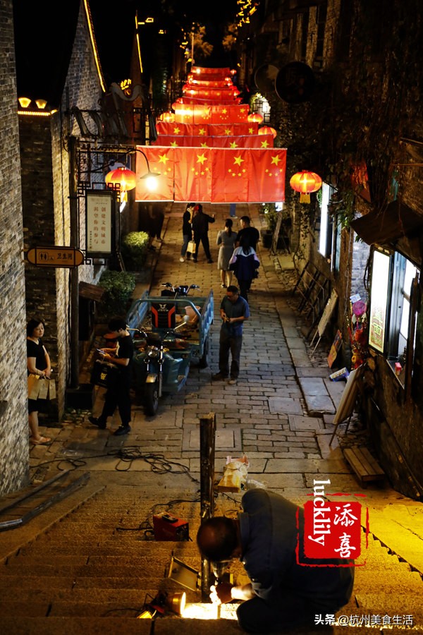 镇江美食三茅宫地锅鸡,镇江美食推荐锅盖面