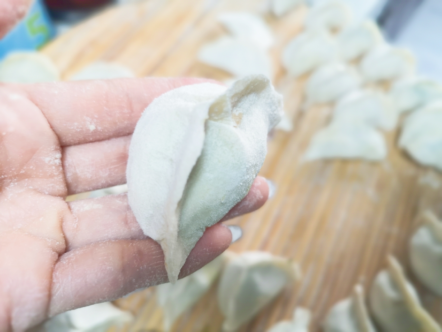 素馅饺子怎么调鲜嫩多汁,素馅饺子怎么调馅好吃呢