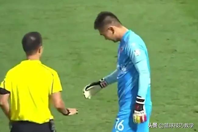中甲守门员自己开球乌龙球,中超奇葩足球失误视频