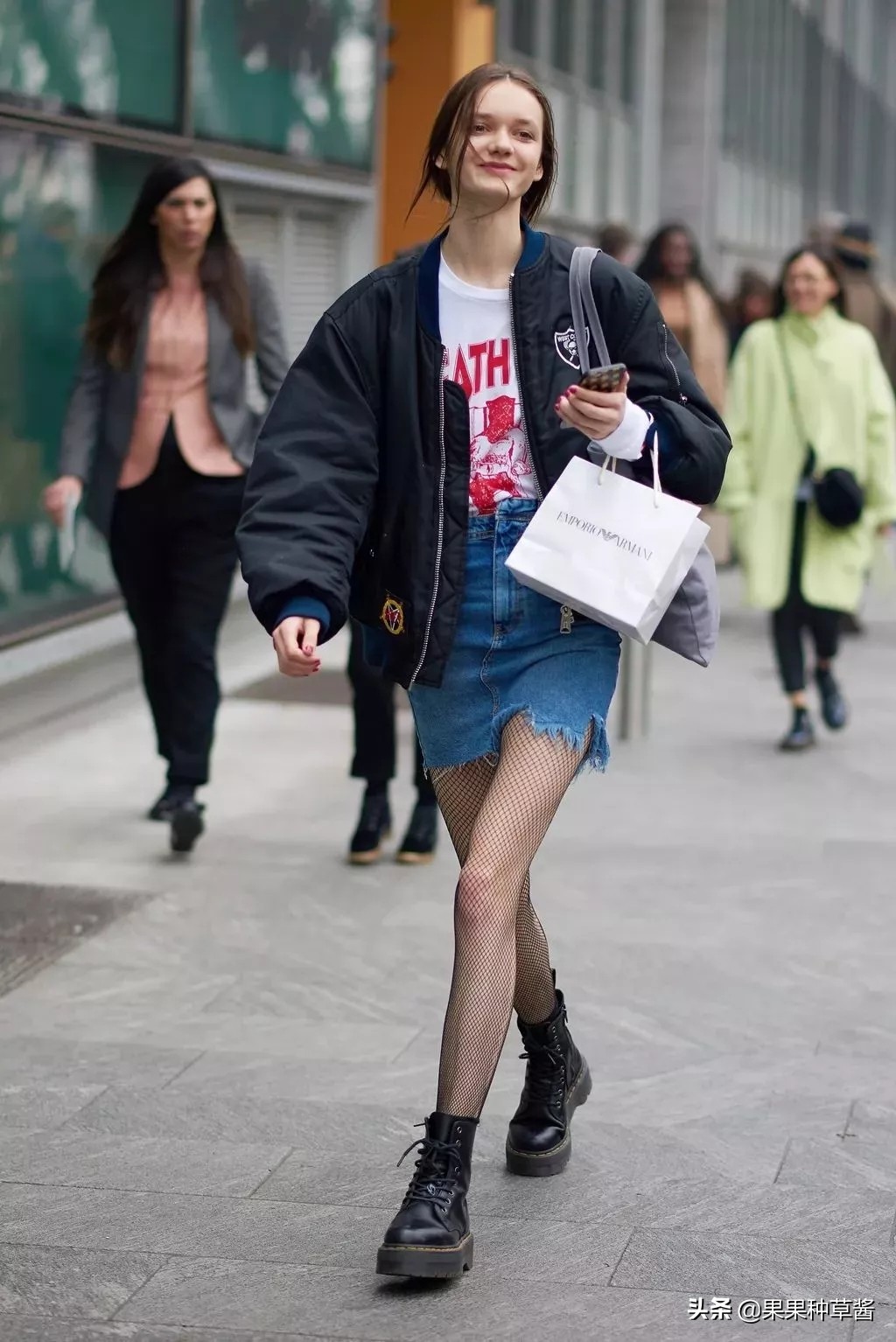 好看的马丁靴穿搭推荐 (30套秋冬马丁靴搭配图片大全)