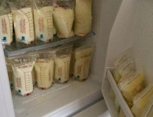 母乳剩下的怎么处理,母乳太多倒掉还是存着