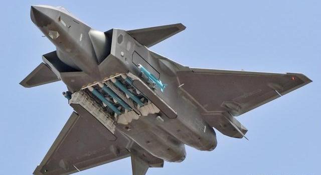 越南军迷评歼20战机,国产歼16战机