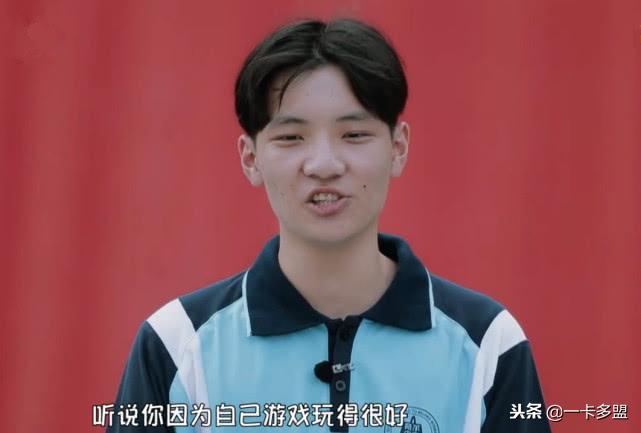 少年说:男孩沉迷网络游戏,与老师网吧solo,居然被“虐”成学霸