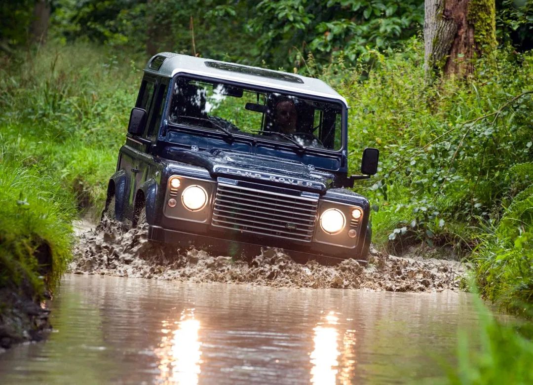 最新路虎卫士越野车,路虎卫士固特异at胎