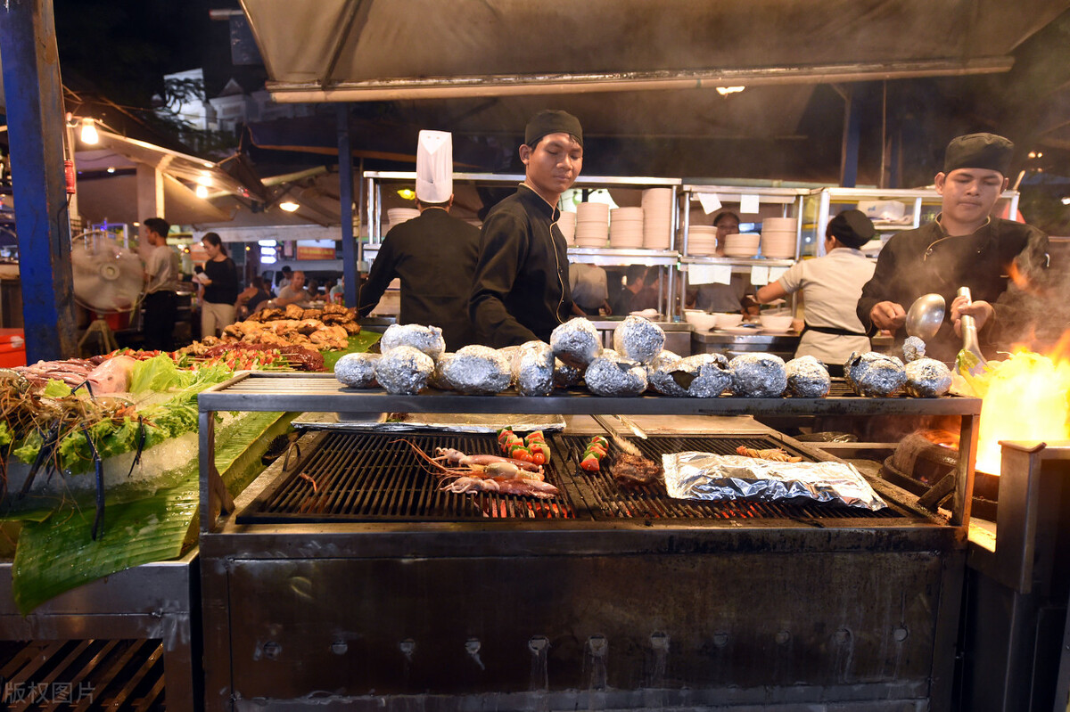 山东老板开烧烤店，利用一场“大胃王比赛”，月赚23万，真牛