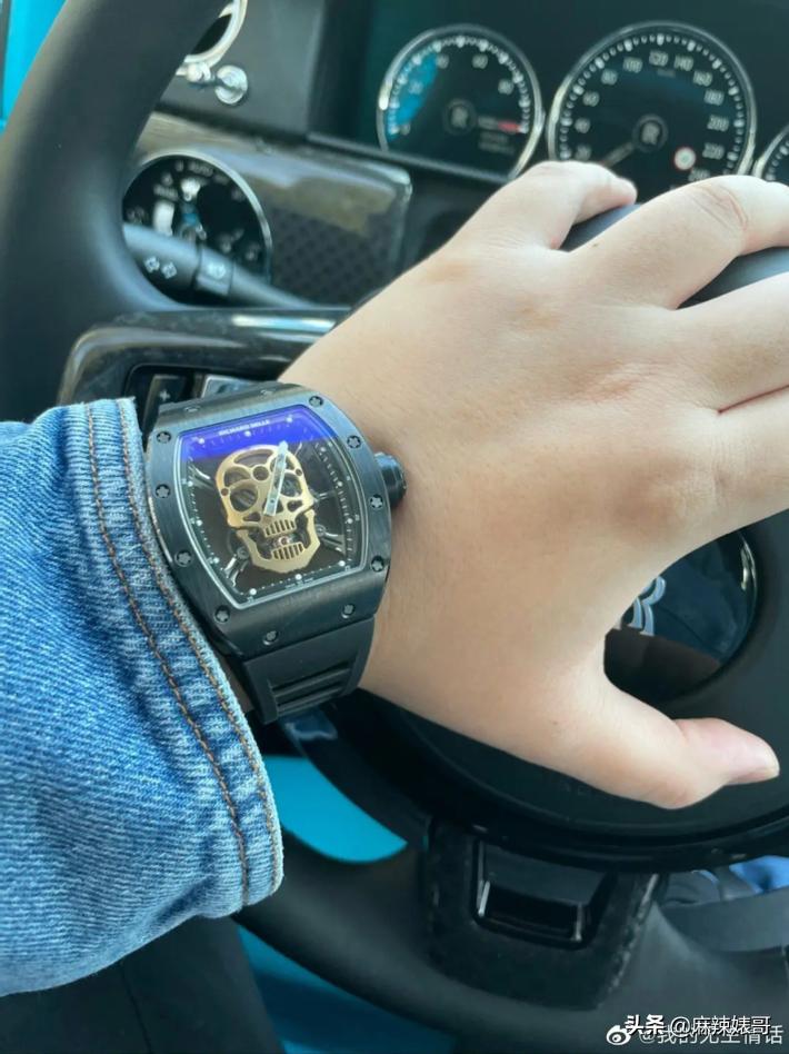 劳斯莱斯请“网红”夫妻,劳斯莱斯请了两个网红是谁