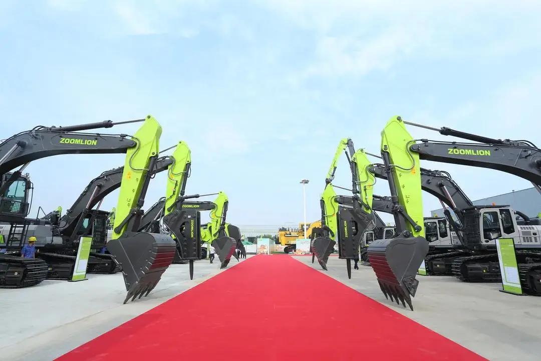 挖机老板和司机对话,利用挖机小技巧快速赚钱