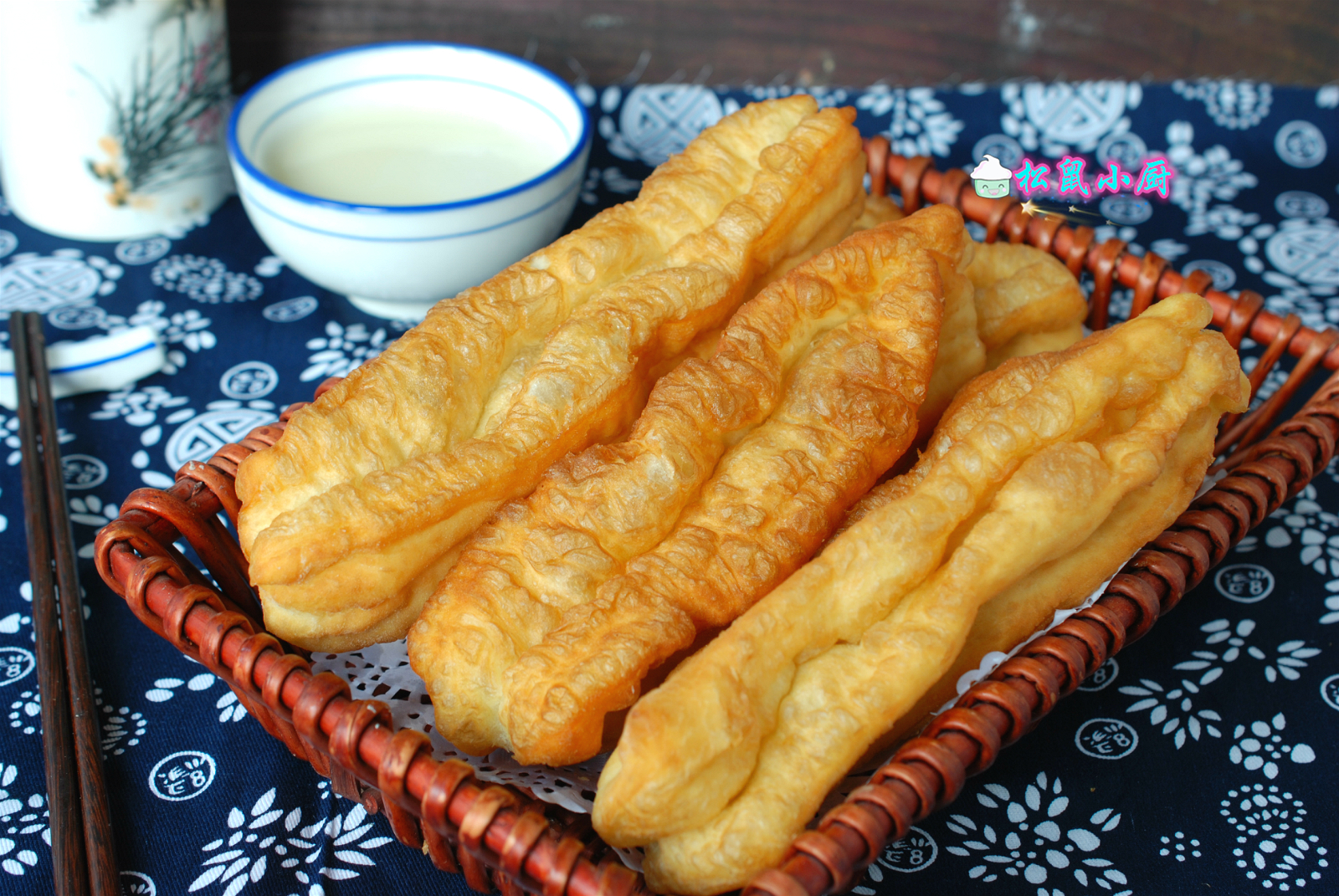 怎么调鸡蛋面粉炸油条好吃,面粉炸酥脆小油条的做法