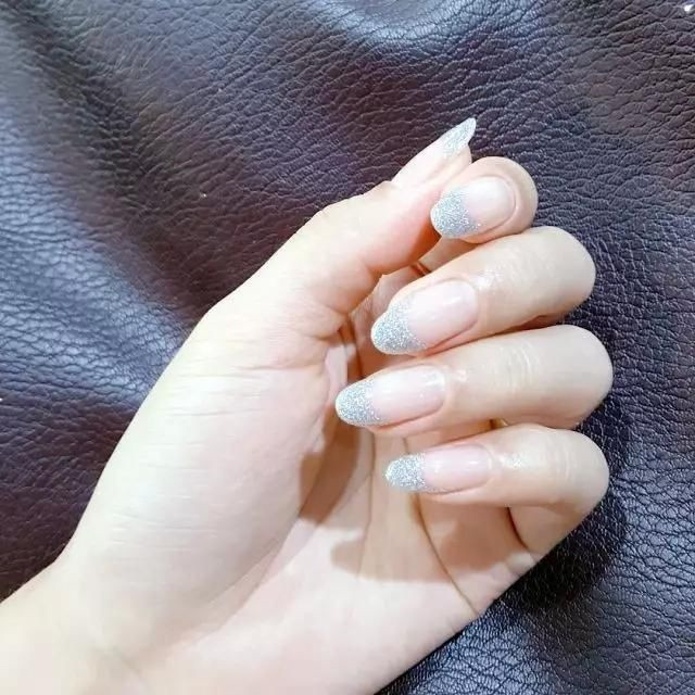 灰指甲不治的6大危害有哪些,不能忽视的灰指甲的误区