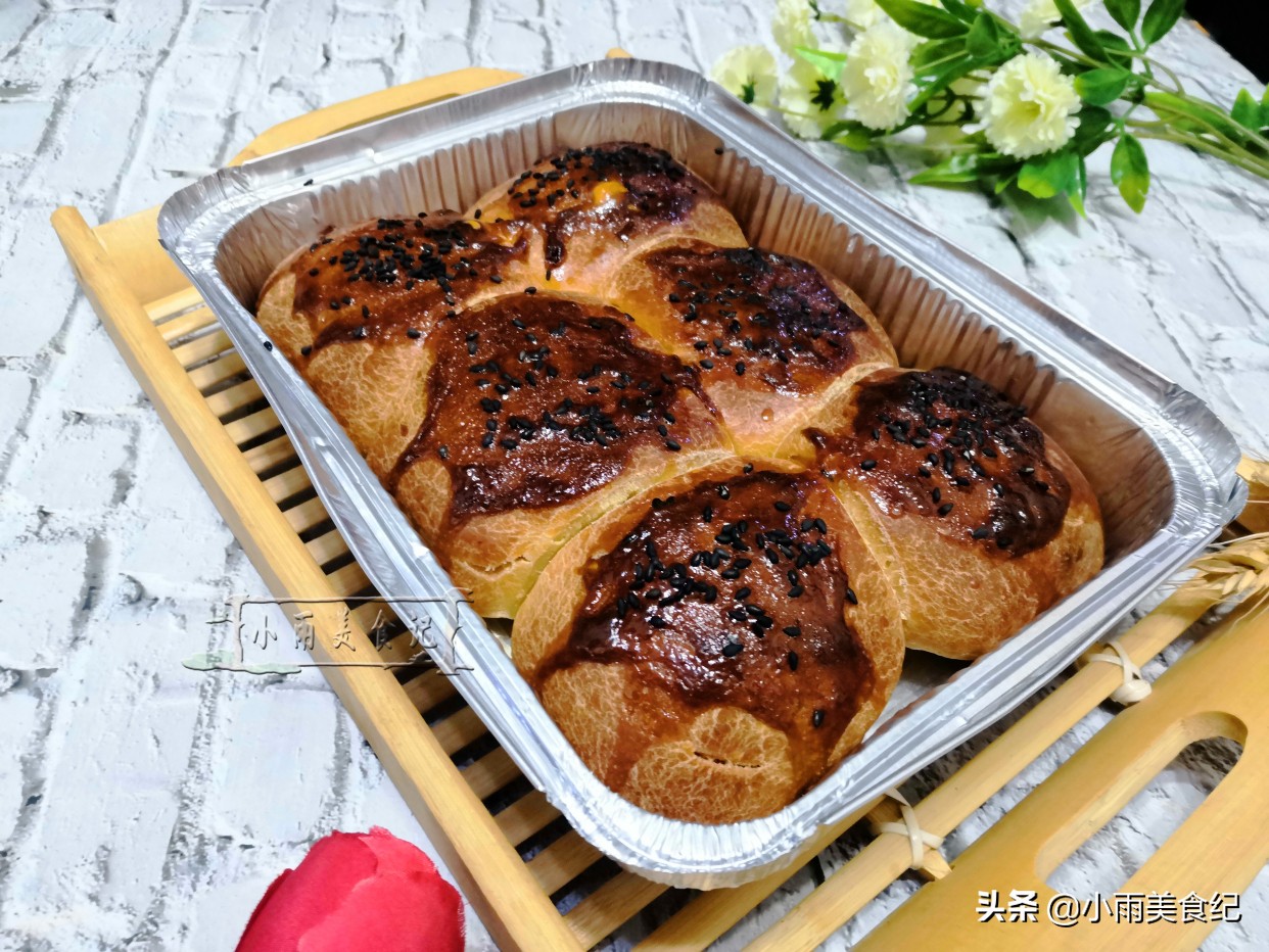 自己在家做烤面包超级简单,烤面包的过程真的很治愈