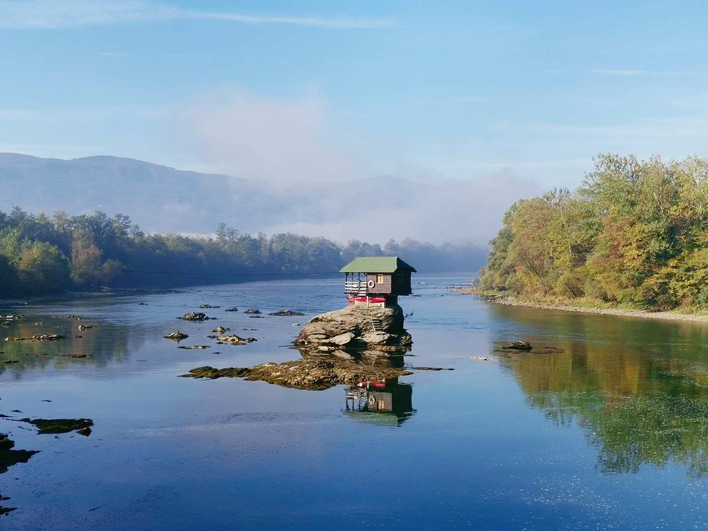 足球少年的小木屋很酷、“圣诞小镇”的秋天很美