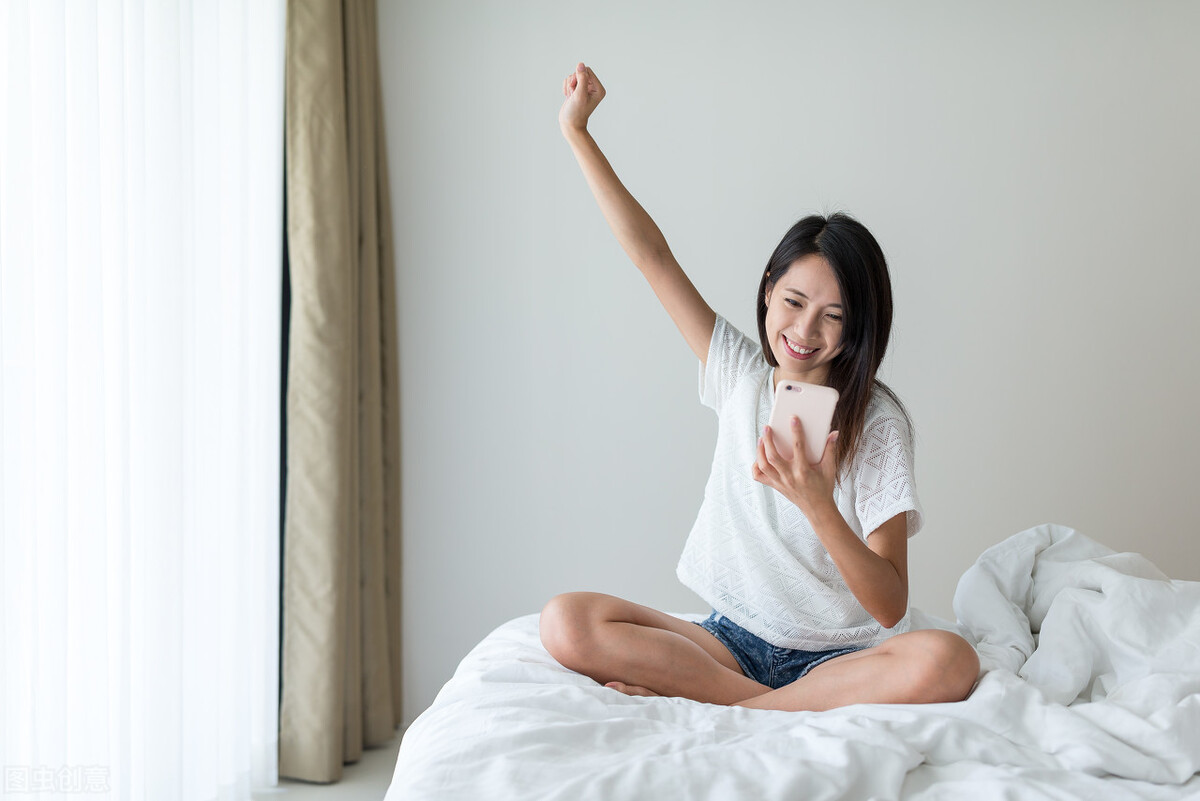 英语作文大学生,大学生使用手机利弊英语作文