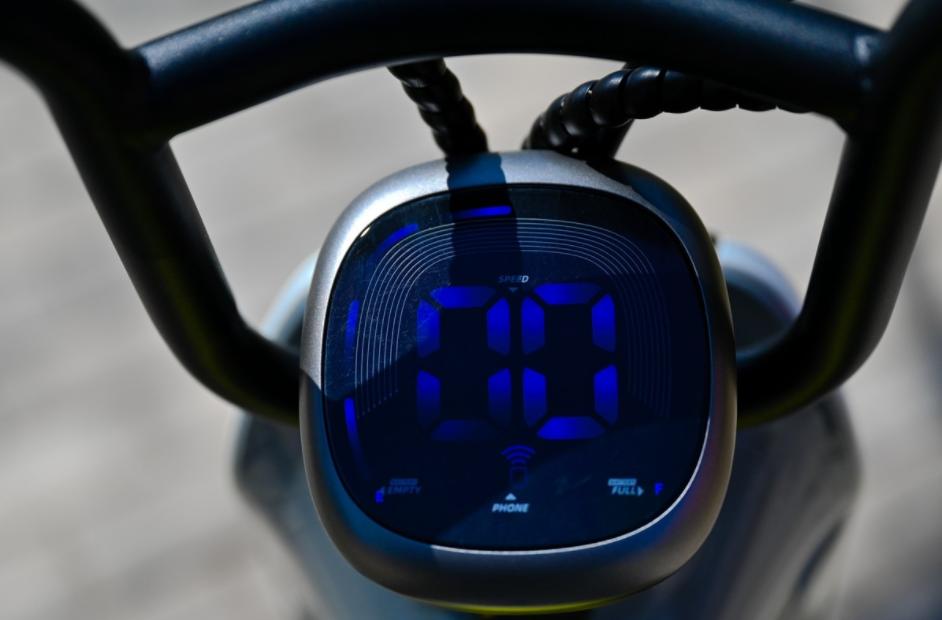 小电动车热卖榜第一名,雅迪九号小牛哪款值得买