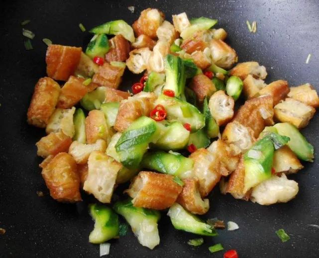 皮肤容易晒黑适合的防晒霜,做好防晒夏天必备防晒霜推荐分享