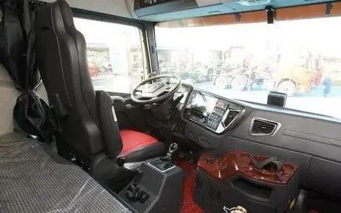 18款解放jh6500马力牵引车怎么样,解放j7对比欧曼est汕德卡旗舰高栏